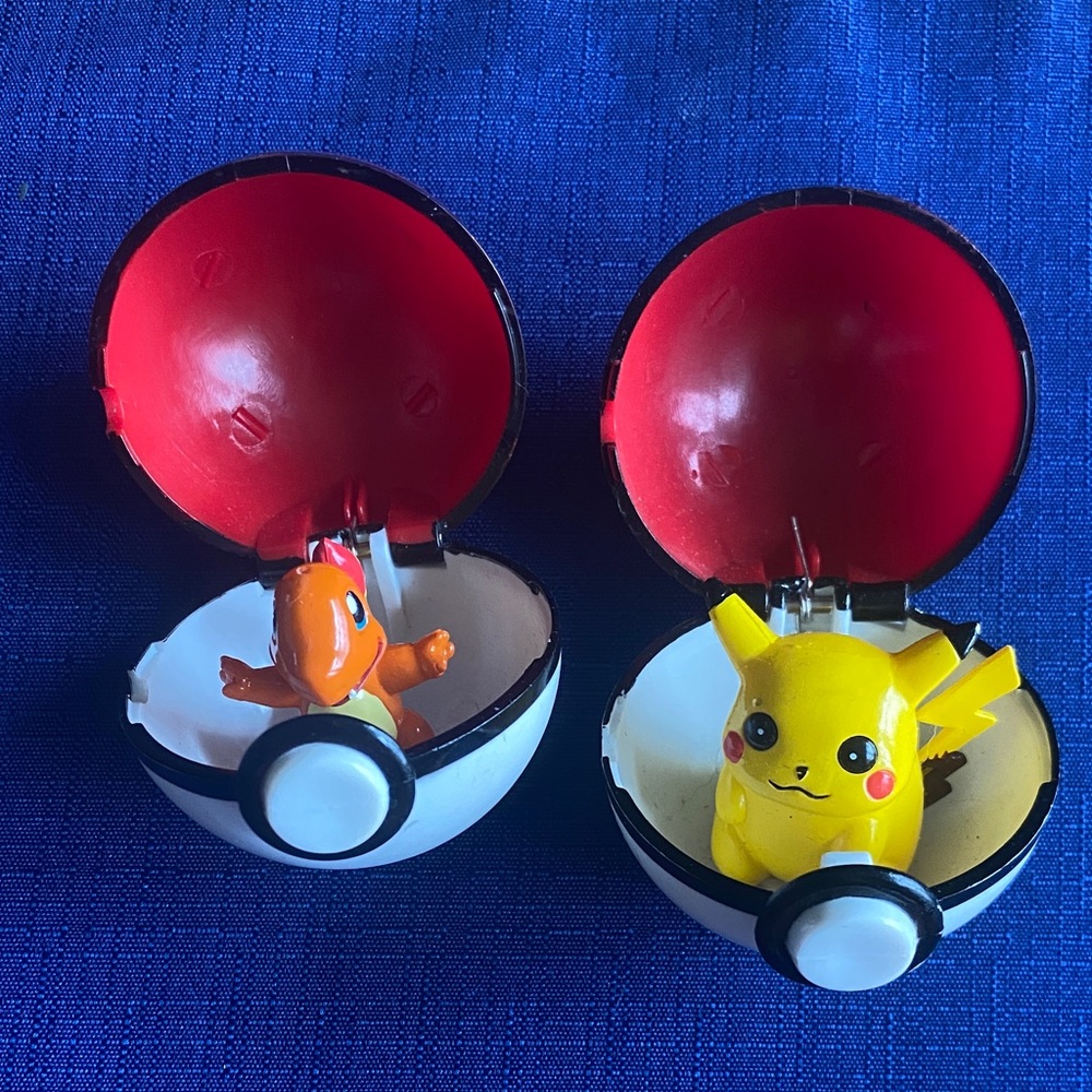 Vintage 1999 Pokémon figure figures set of 2